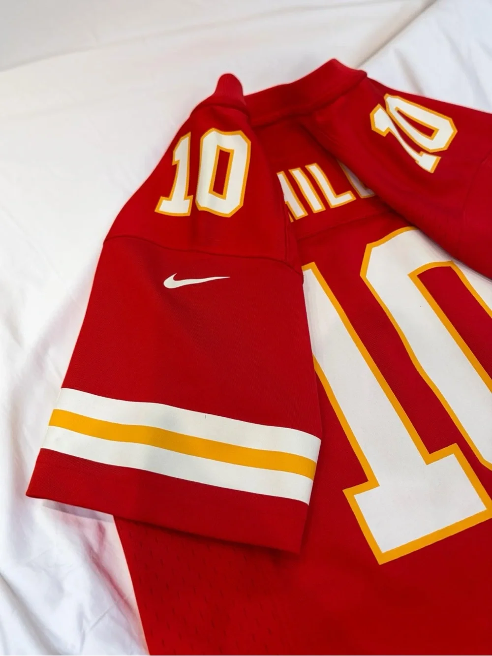 Nike NFL Youth Medium (10-12) Kansas City Chiefs Tyreek Hill #10 Jersey On Field